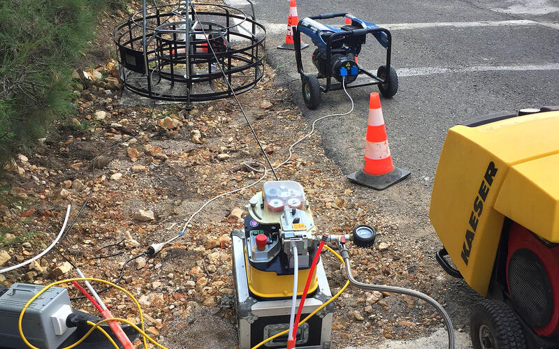 Soufflage de la fibre dans les fourreaux